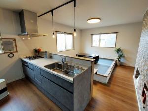 キッチンからのリビング